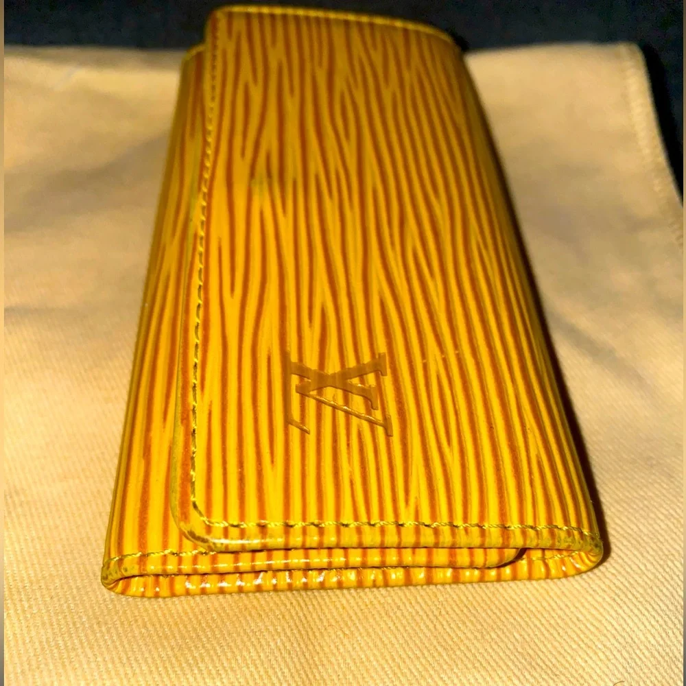 AUTHENTIC LOUIS VUITTON YELLOW EPI LEATHER 4 KEY RING KEY HOLDER